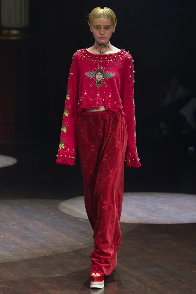 Look 18